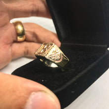 Carregar imagem no visualizador da galeria, Anel de Moeda Antiga Personalizado Com Letra Borda Bordada