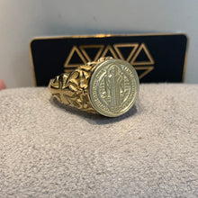 Carregar imagem no visualizador da galeria, Anel de Moeda Antiga De São Bento