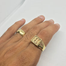 Carregar imagem no visualizador da galeria, Anel de Moeda Antiga Personalizado Com Letra Borda Bordada