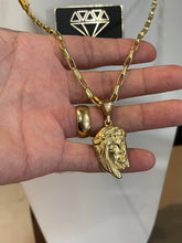 Carregar imagem no visualizador da galeria, Conjunto de Moeda Antiga - Corrente e Pulseira Cartier 3mm com Pingente Face de Cristo T1